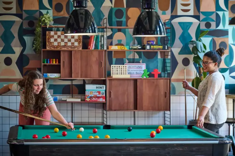 Generator Berlin Alexanderplatz：您参观国会大厦的时尚社交中心