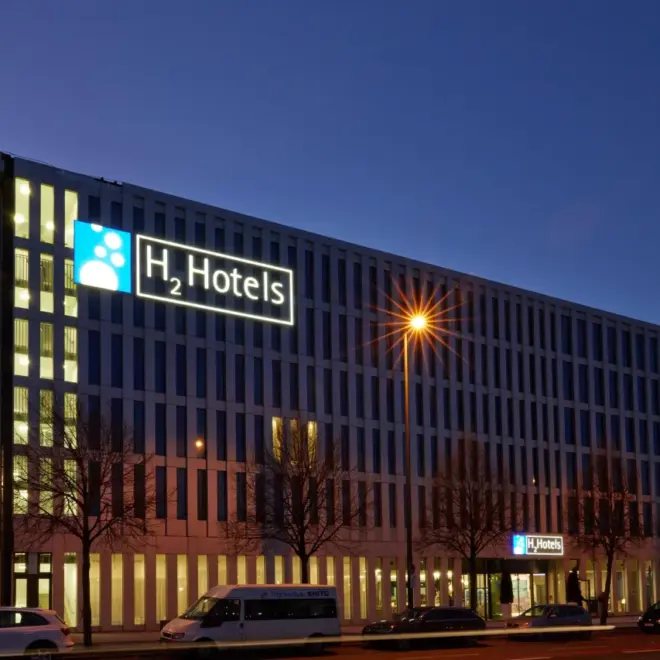 H2 Hotel Berlin-Alexanderplatz: Your Modern Gateway to the Reichstag Building
