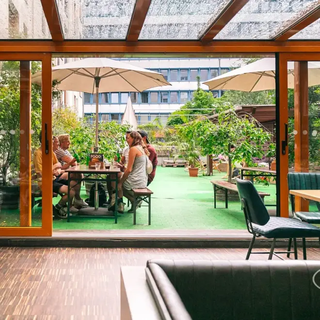 St Christopher's Inn Berlin Mitte: Reichstag Binasını Ziyaret Etmek İçin Sosyal Buluşma Noktanız